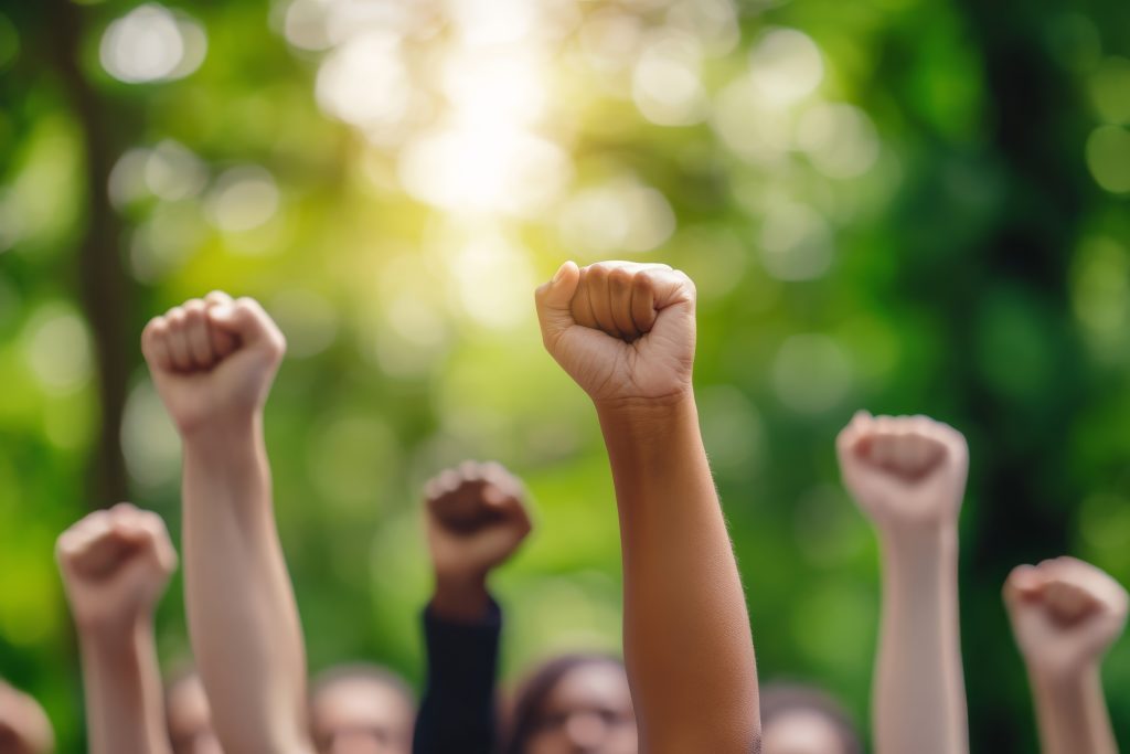 Un nouveau chapitre pour le SEVL Vecteezy In A Green Park A Diverse Group Raises Their Fists In 53171170 1024x683